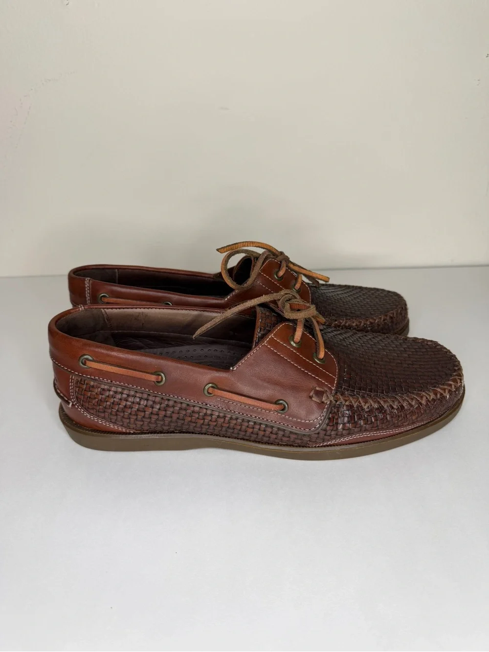 Tommy Bahama Brown Woven Leather Boat Shoes men size 11D casual lace up